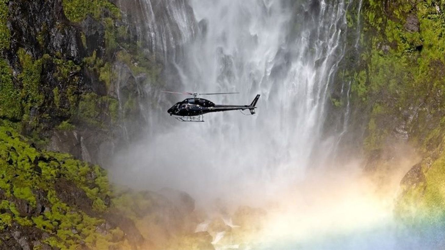 Queenstown: 2.5-Hour Fiordland Scenic Helicopter Flight with Three Landings