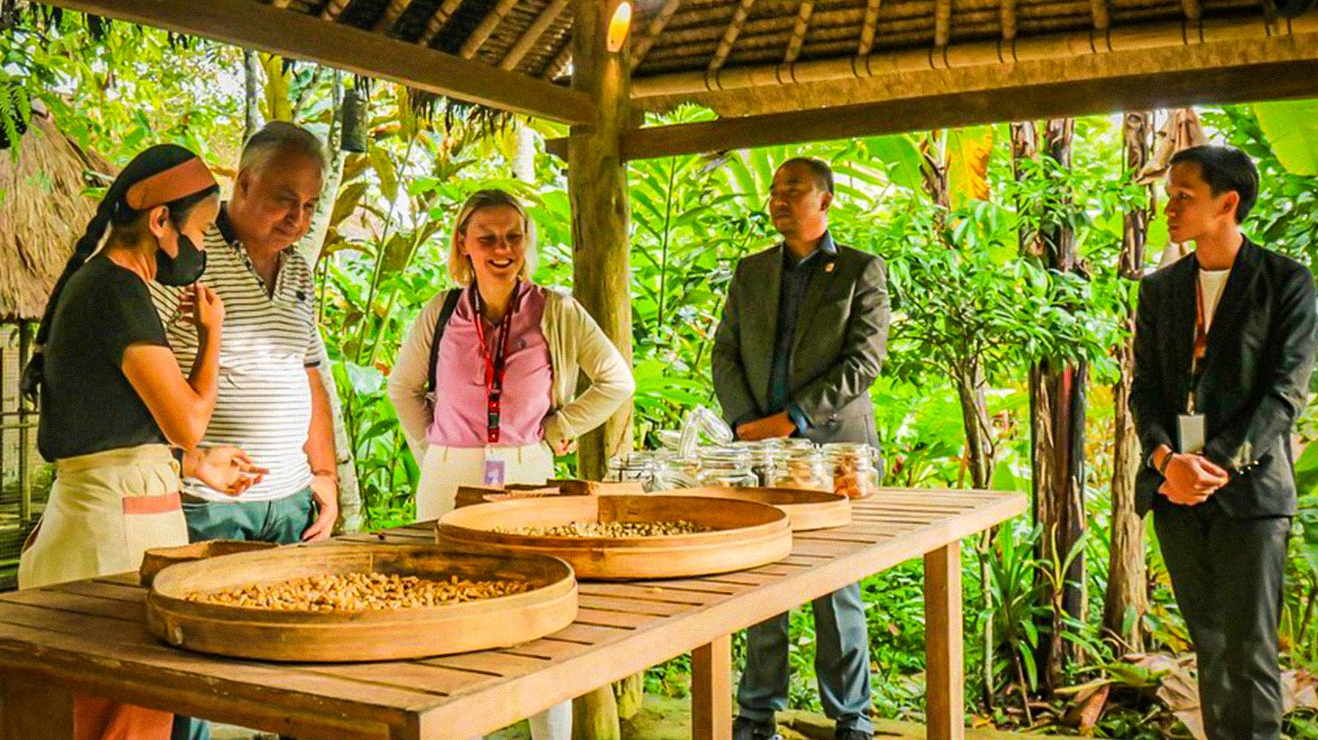 Private Ubud Foodie Tour with Lunch, Visit to Coffee Plantation & Street Food Tasting 3
