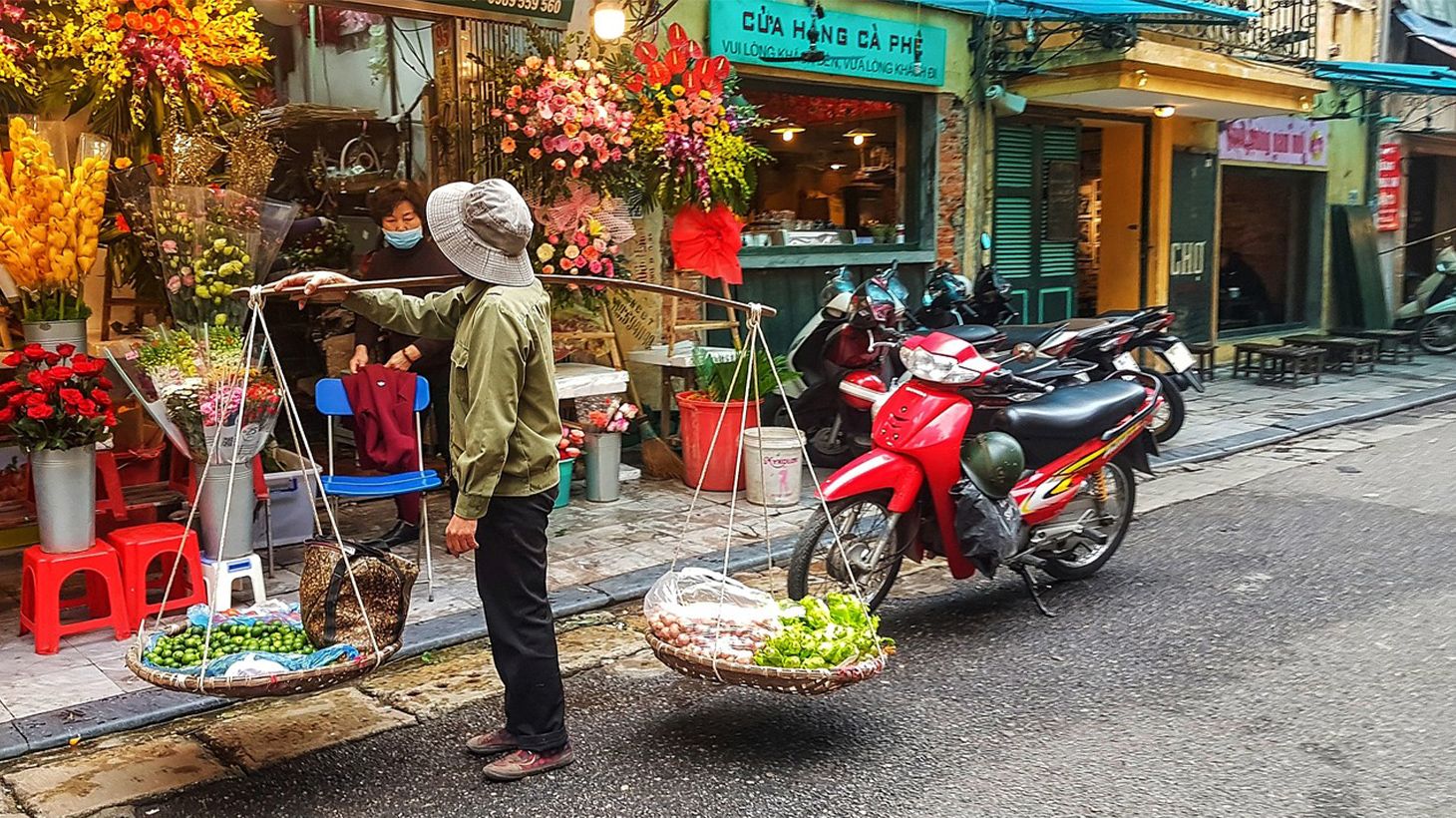 Private Three-Hour Hanoi Street Food Tour with Food Tastings & Hotel Transfers 1