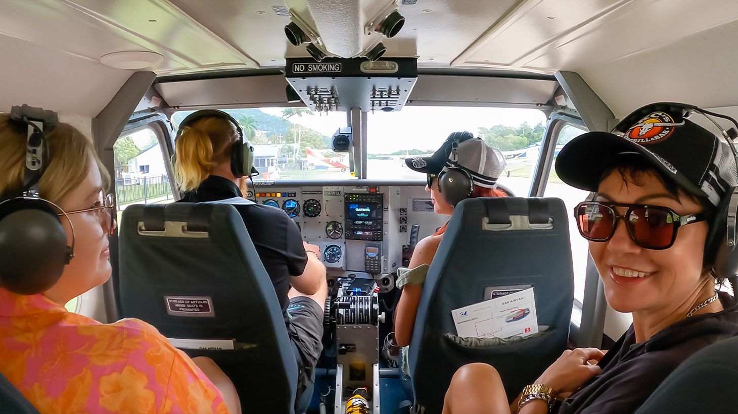 One-Hour Scenic Flight Over Whitsunday Islands & Great Barrier Reef 6