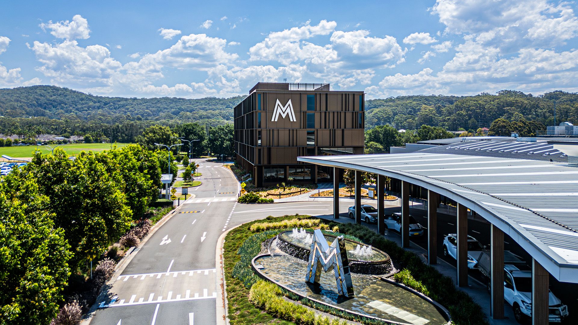 Modern Central Coast Escape Just 90 Minutes From Sydney near Tuggerah Lake with Daily Breakfast