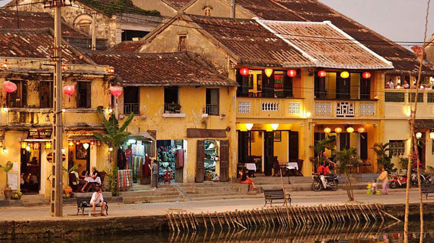2.5-Hour Hoi An Evening Food Tour with Tastings & Hotel Transfers 6