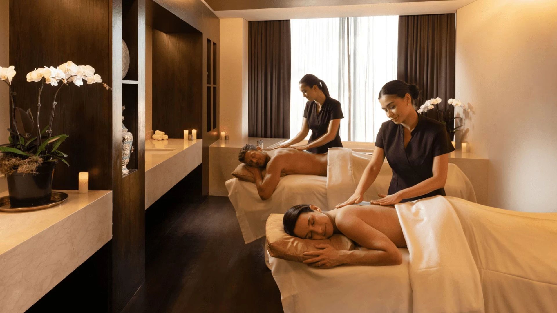 90-minütige Spa-Behandlung & Zwei-Gänge-Wellness-Mittagessen für zwei Personen im Shangri-La Sydney