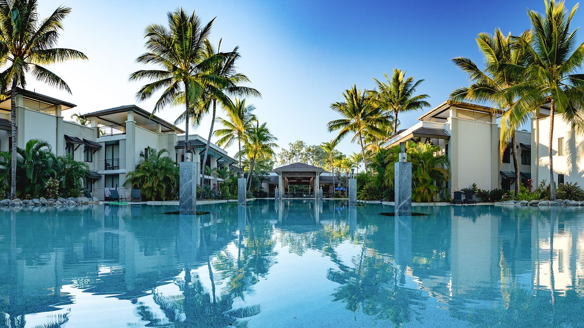 Five-Star Port Douglas Pullman Tropical Luxury with Lagoon Pool