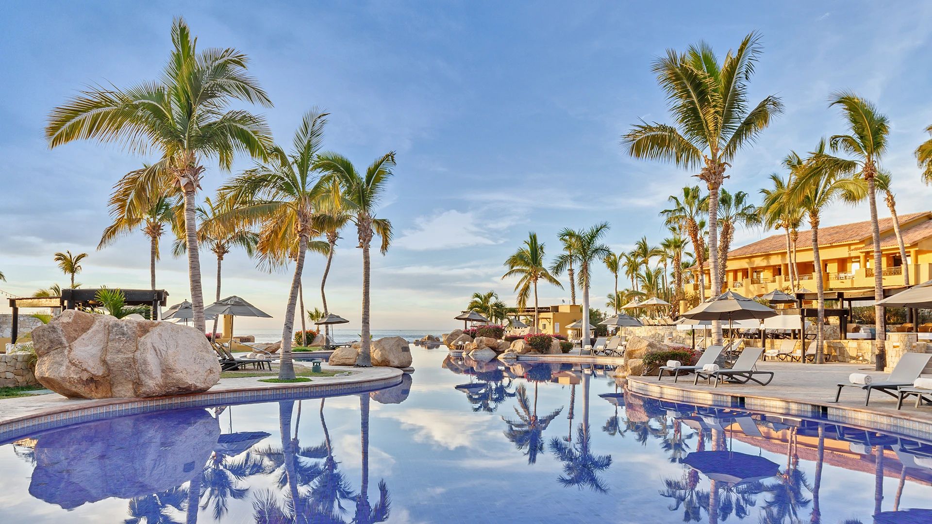 Los Cabos All-Inclusive Beachfront Luxury with Free-Flow Drinks & Return Airport Transfers