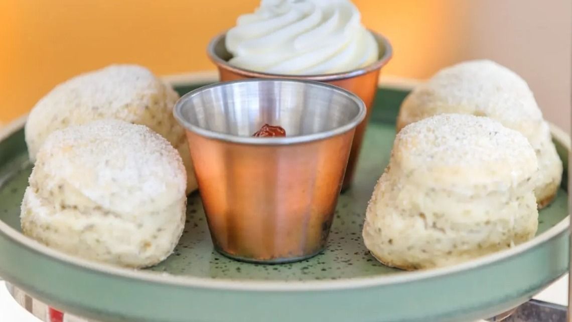 1,5-stündiger australischer Native High Tea mit Bellini im Ayers Rock Resort 3