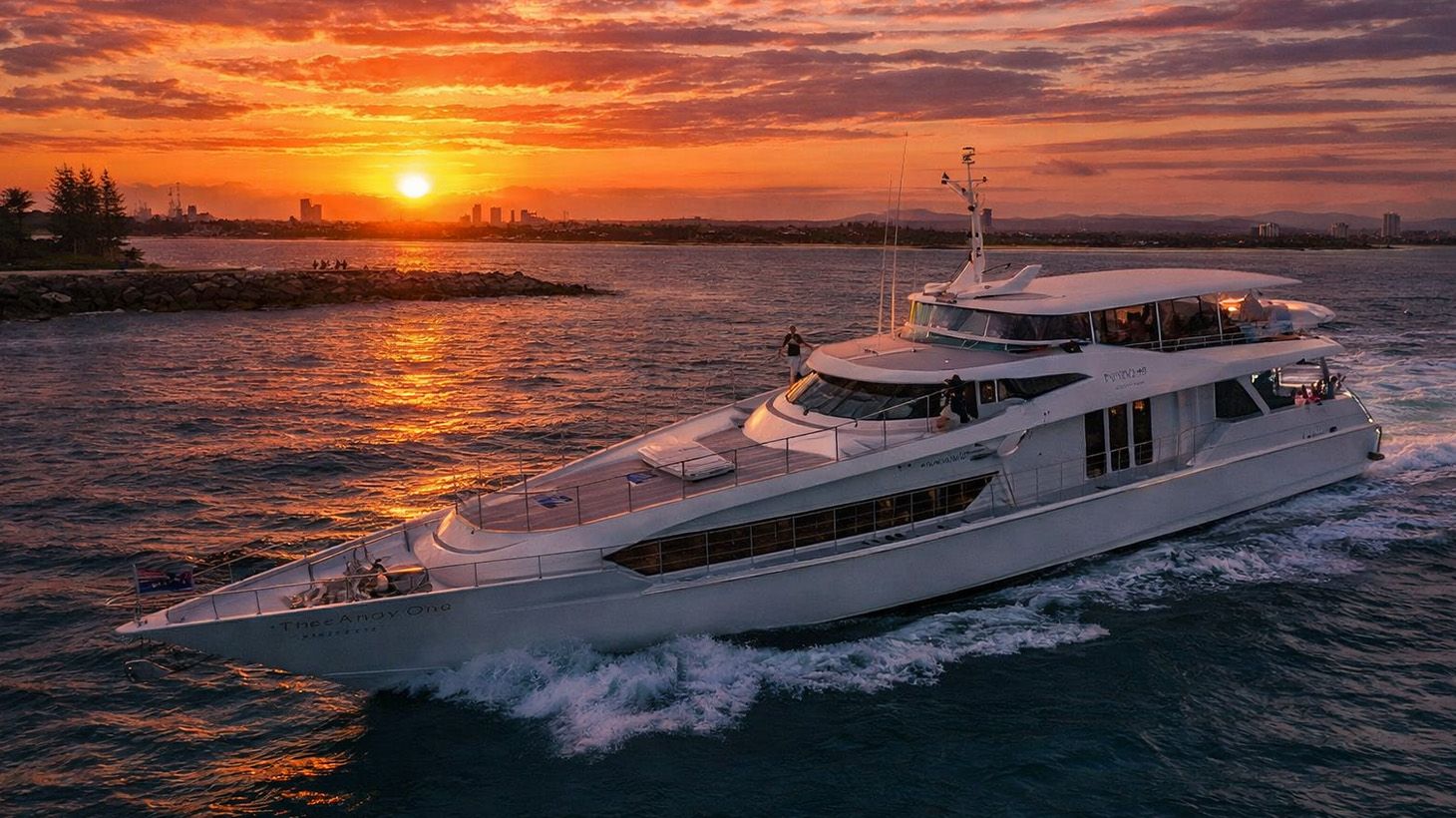 Gold Coast: Luxury Sunset Cruise on Broadwater with a Glass of Sparkling, Beer or Wine & Gourmet Cheese Platter