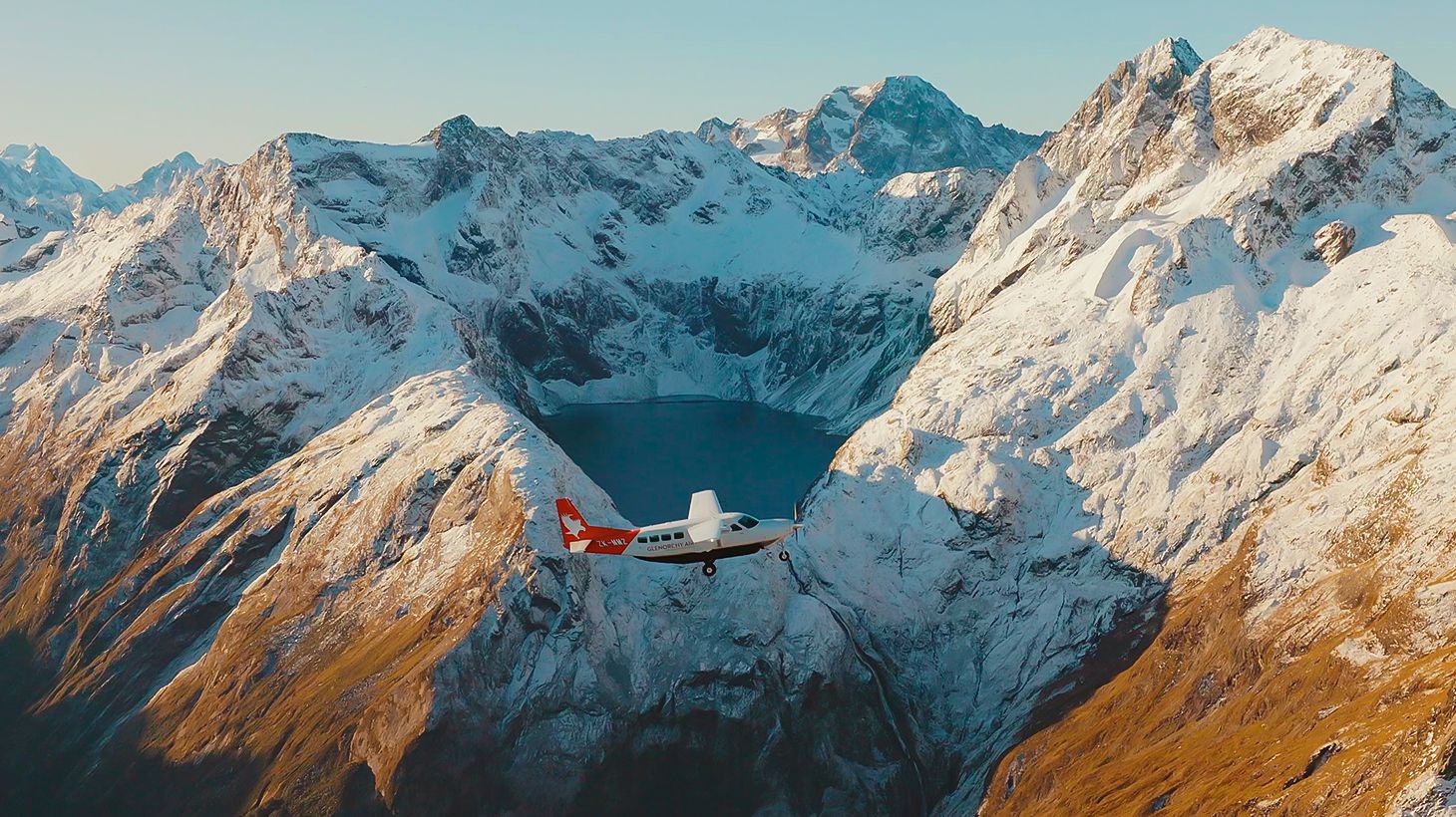 Roundtrip Scenic Flight from Queenstown to UNESCO World Heritage Milford Sound with Two-Hour Unguided Exploration