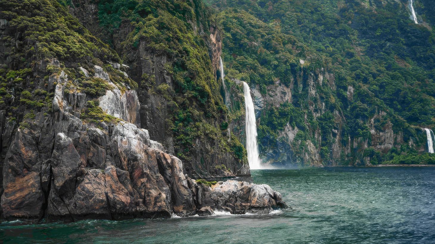 Two-Hour Milford Sound Cruise Departing at 11am 8