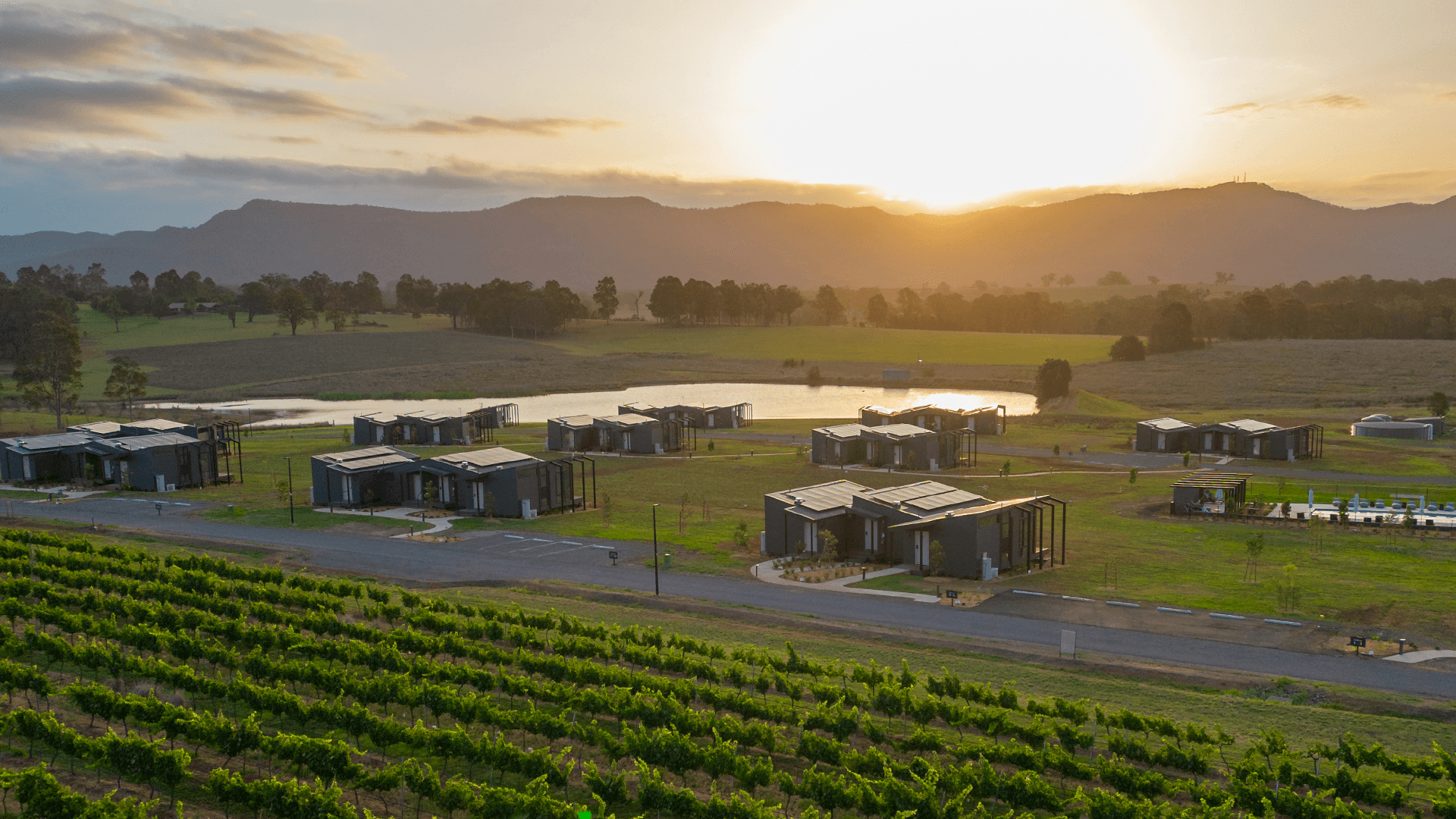 Tranquil Hunter Valley Studio Retreat with Breakfast Hamper & Two Cellar Door Tastings