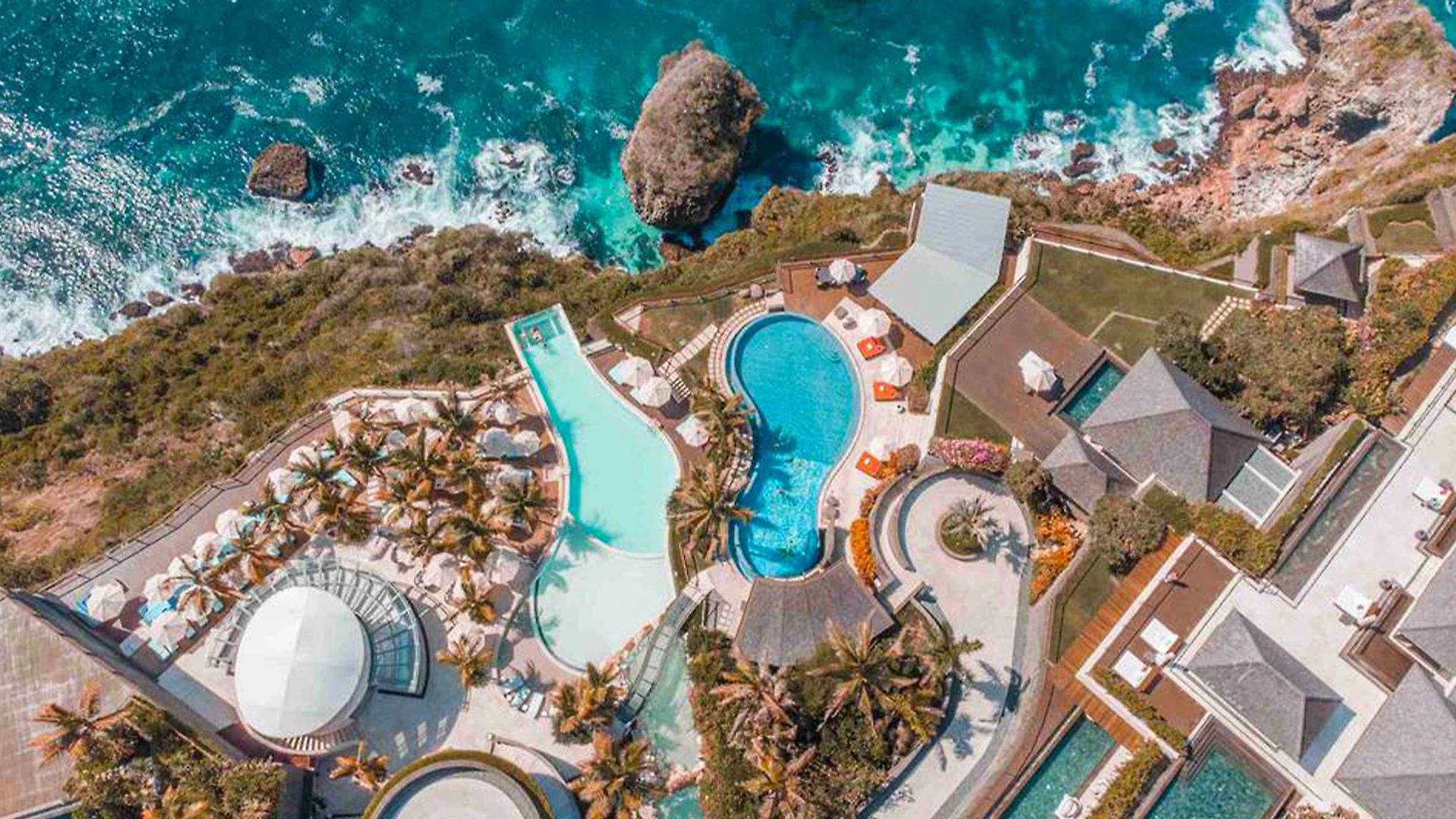 Live Leisurely with a Pass to Five-Star Resort The Edge & OneEighty Day Club in Bali  5