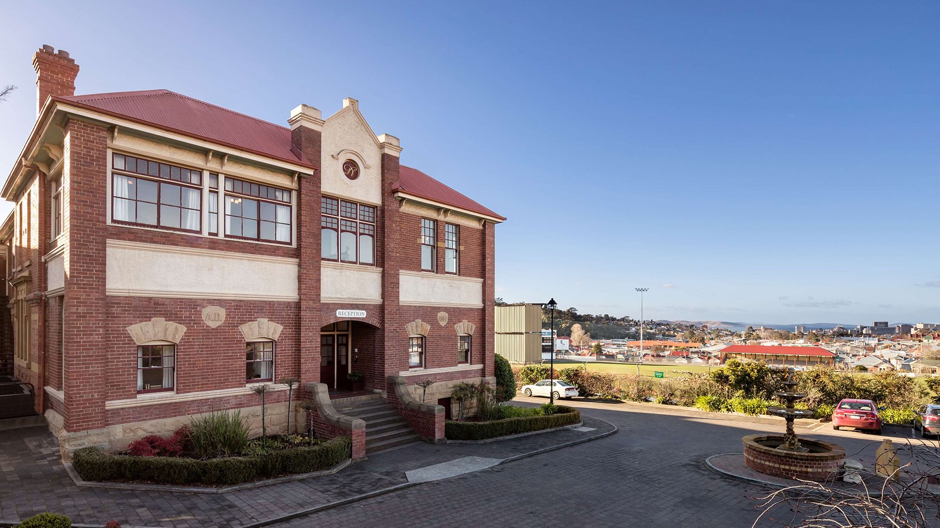 Heritage-Listed Rydges Hobart Stay within Minutes of Salamanca Wharf