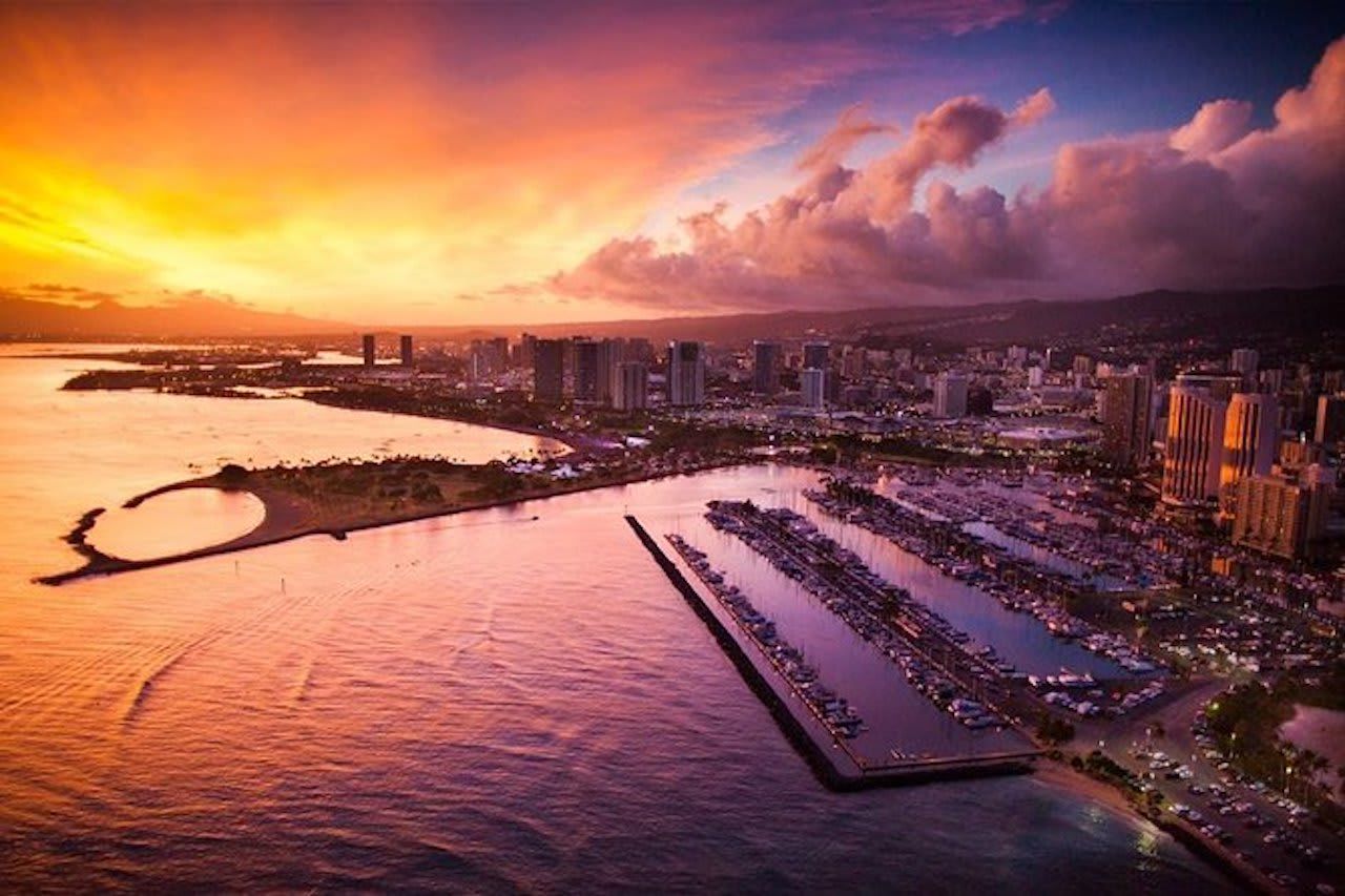 Waikiki Sunset 50 Minutes Helicopter Doors On/Doors Off Tour
