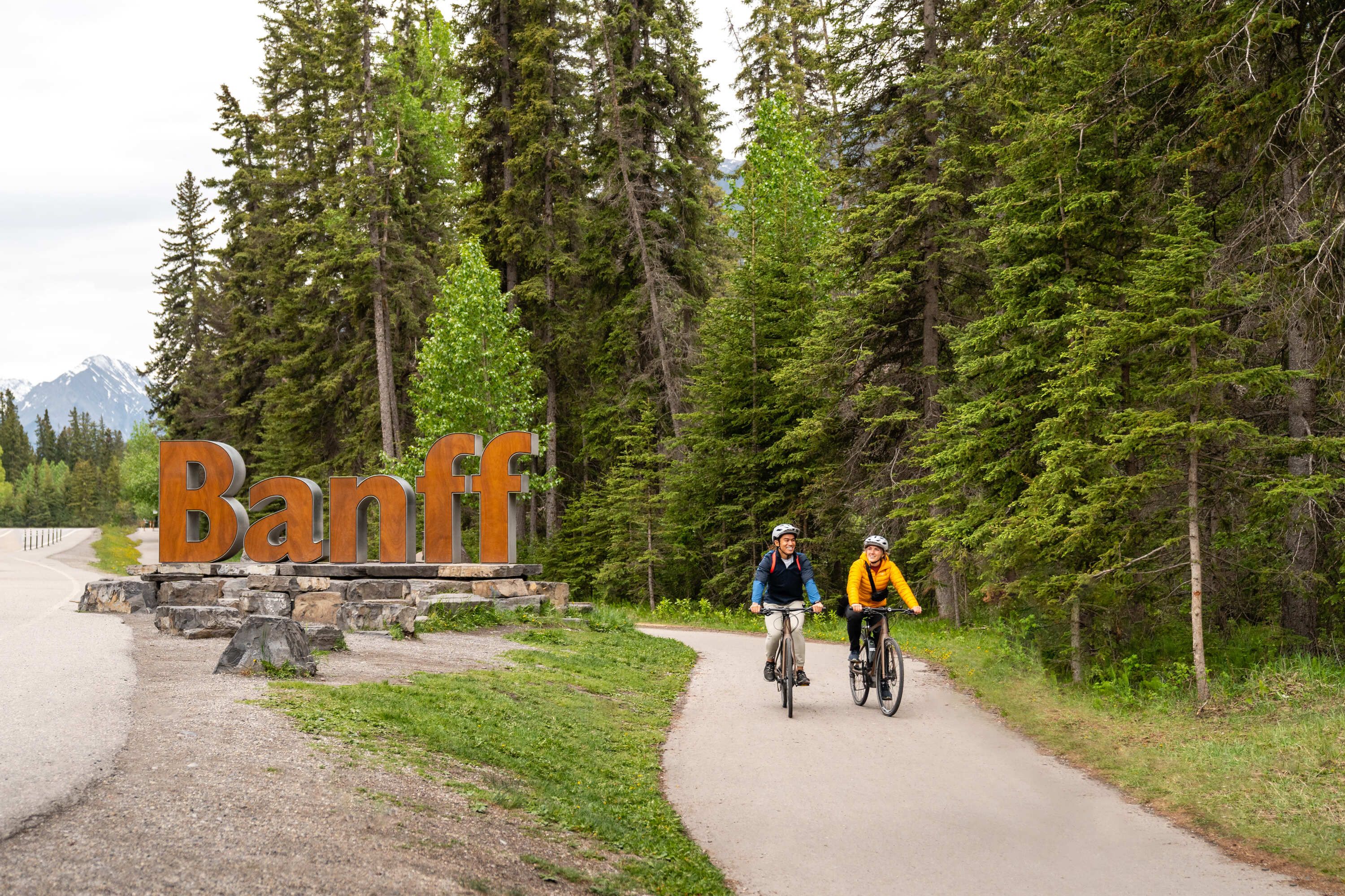 Banff area and Johnston Canyon Day Tour from Calgary