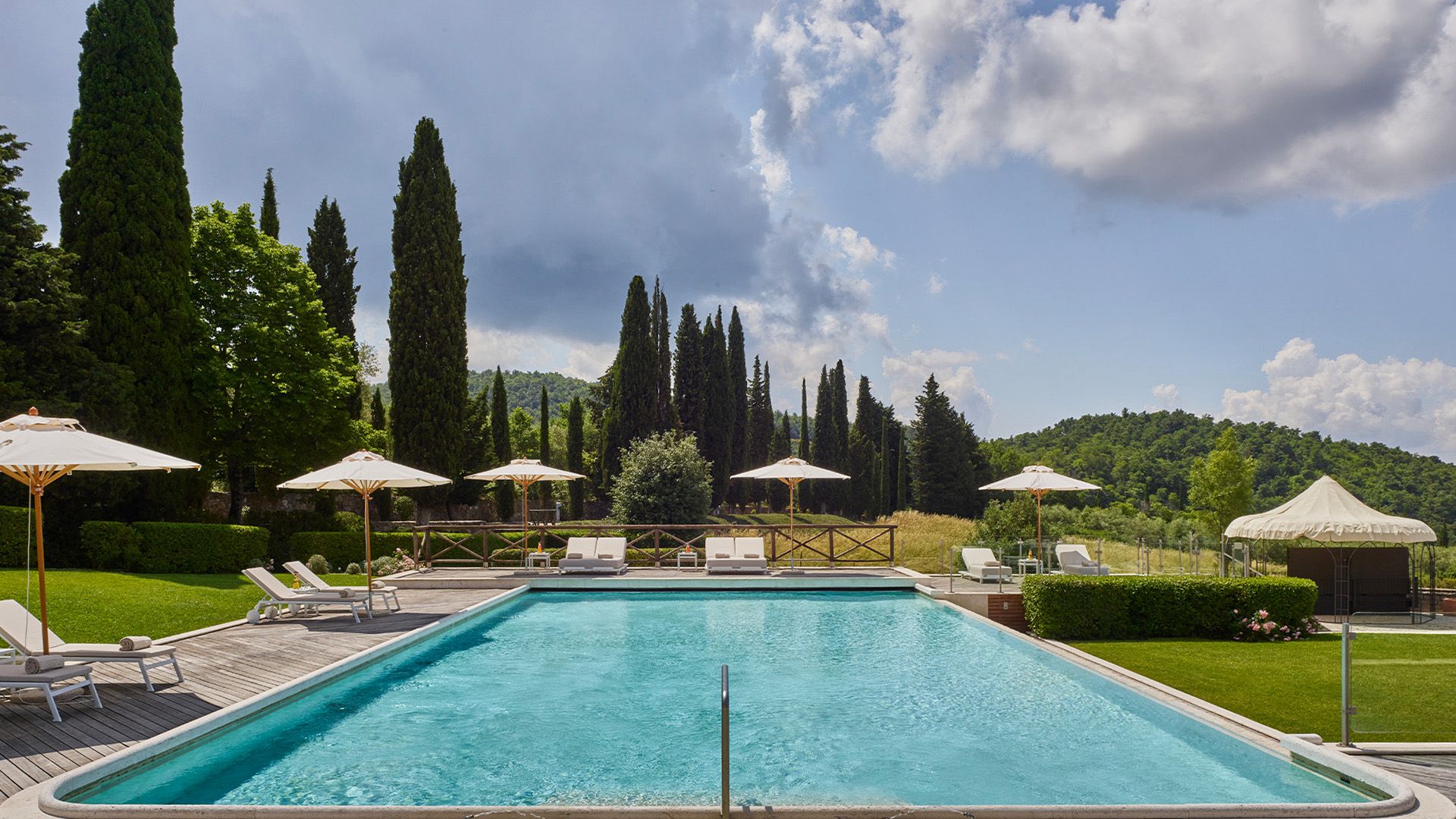 Tuscan Villa Romance in Heritage-Listed Val d’Orcia with Daily Breakfast, Nightly Drinks & EUR80 Credit