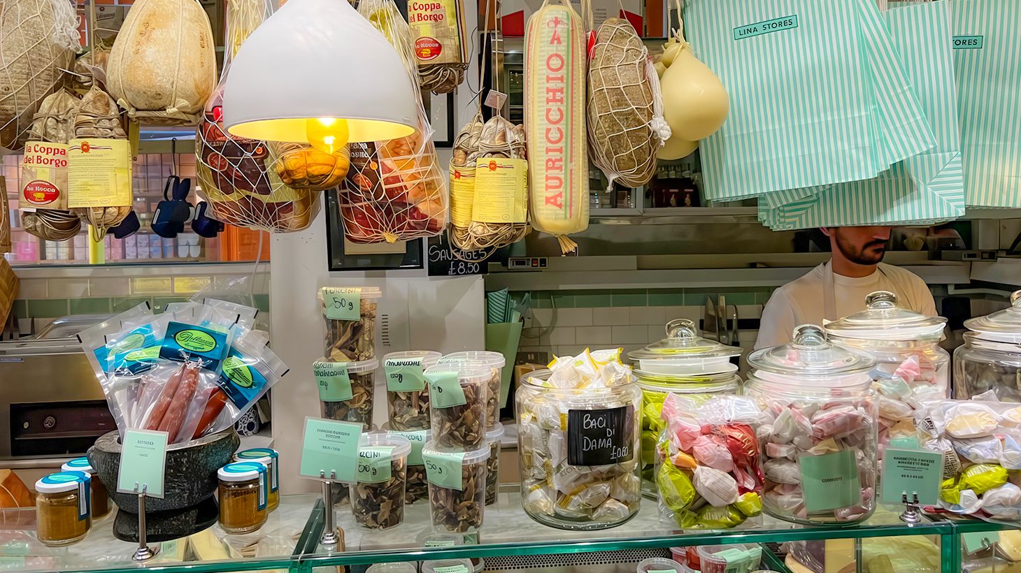 Small Group 3.5-Hour Twilight Soho Food Tour with Tastings & Drinks 2