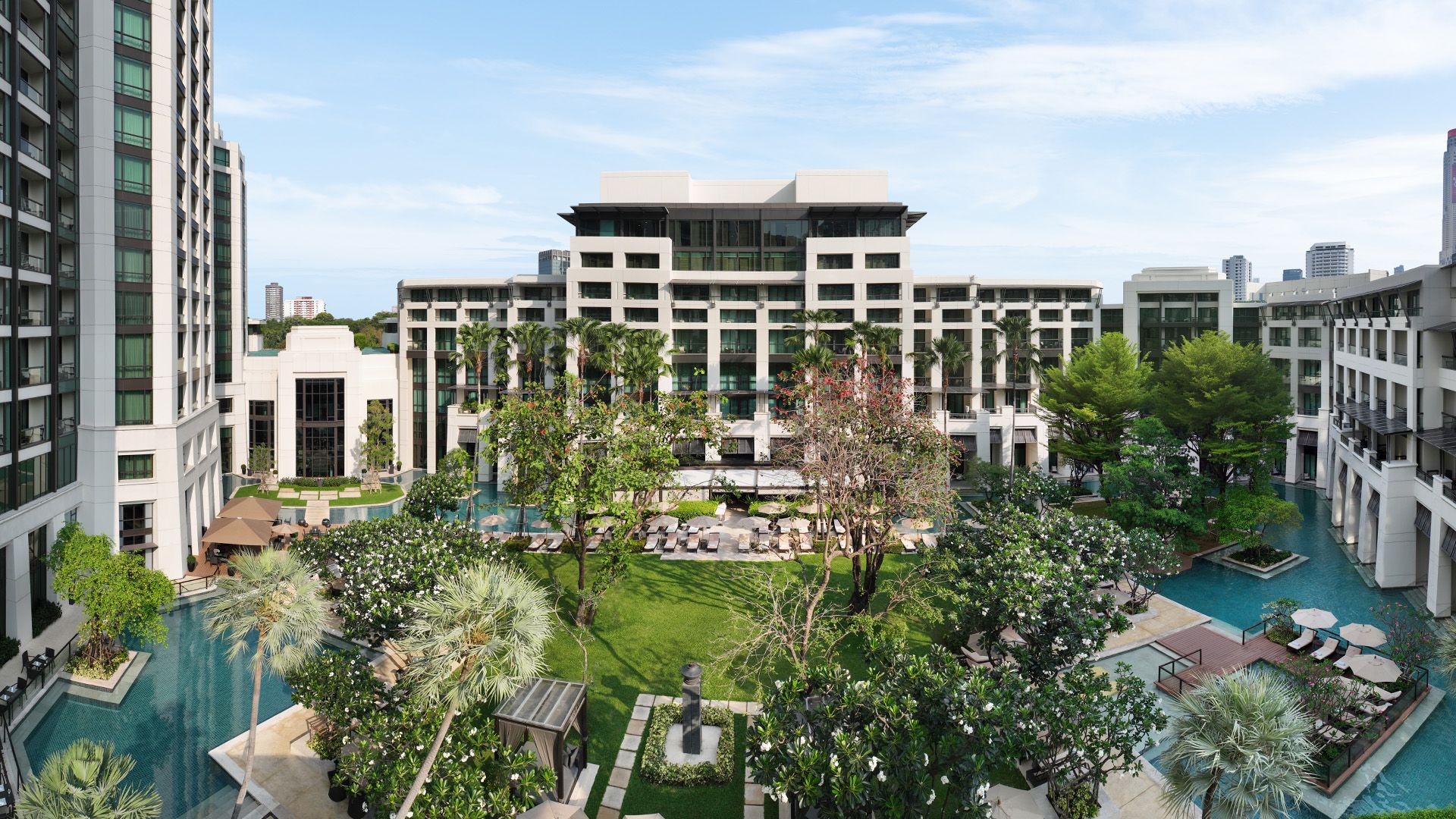 Bangkok City Opulence near Siam Paragon Mall with Daily Breakfast, Resort Credit & Nightly Cocktails