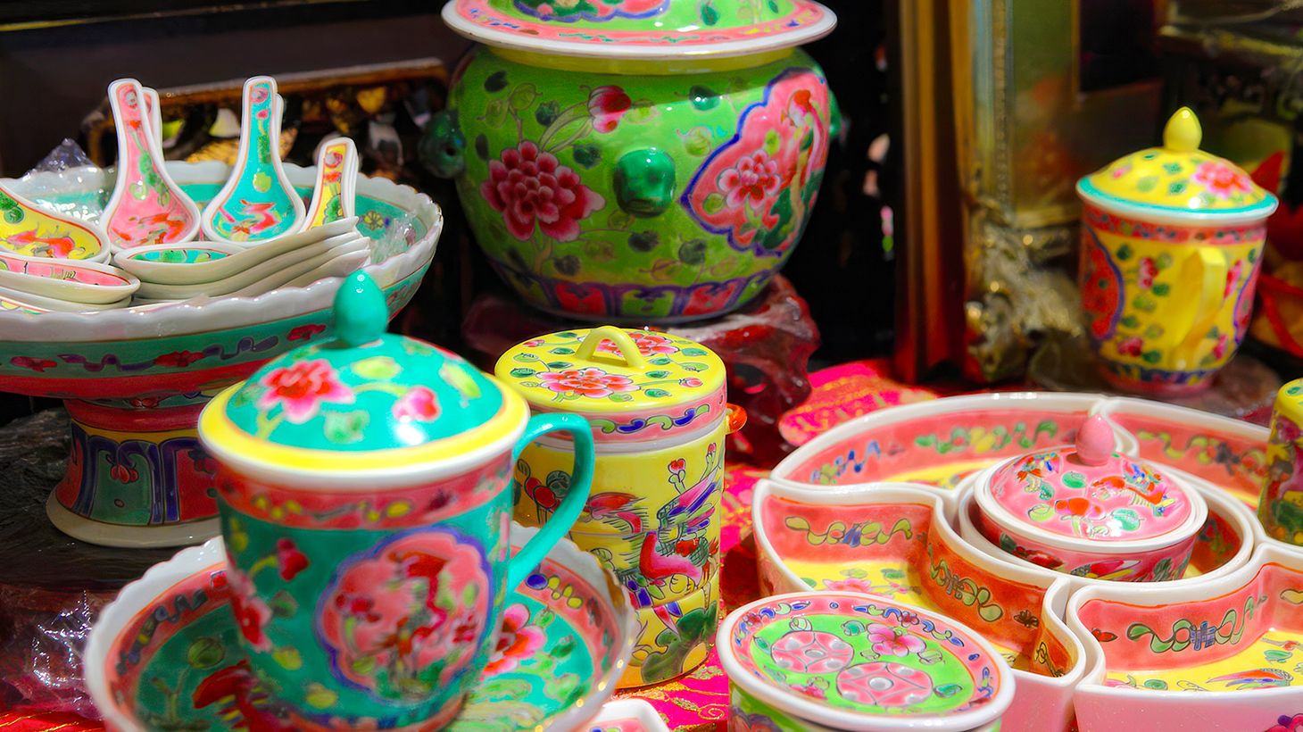 Discover the Taste of Singapore on a Six-Hour Small Group Food Tour with Local Guide & Tastings 8