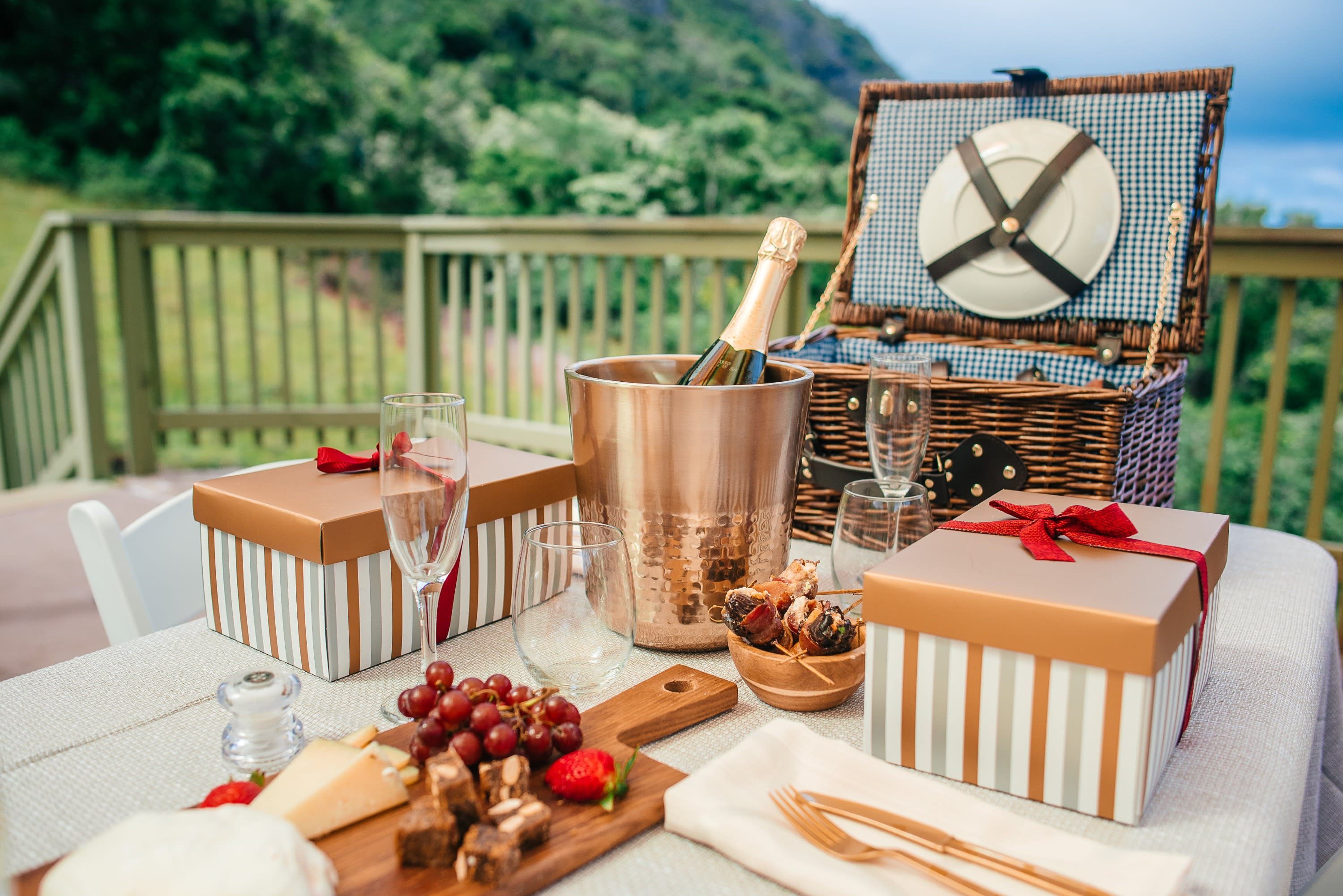 Private Luxury Picnic Volcanoes and Waterfalls Helicopter Tour