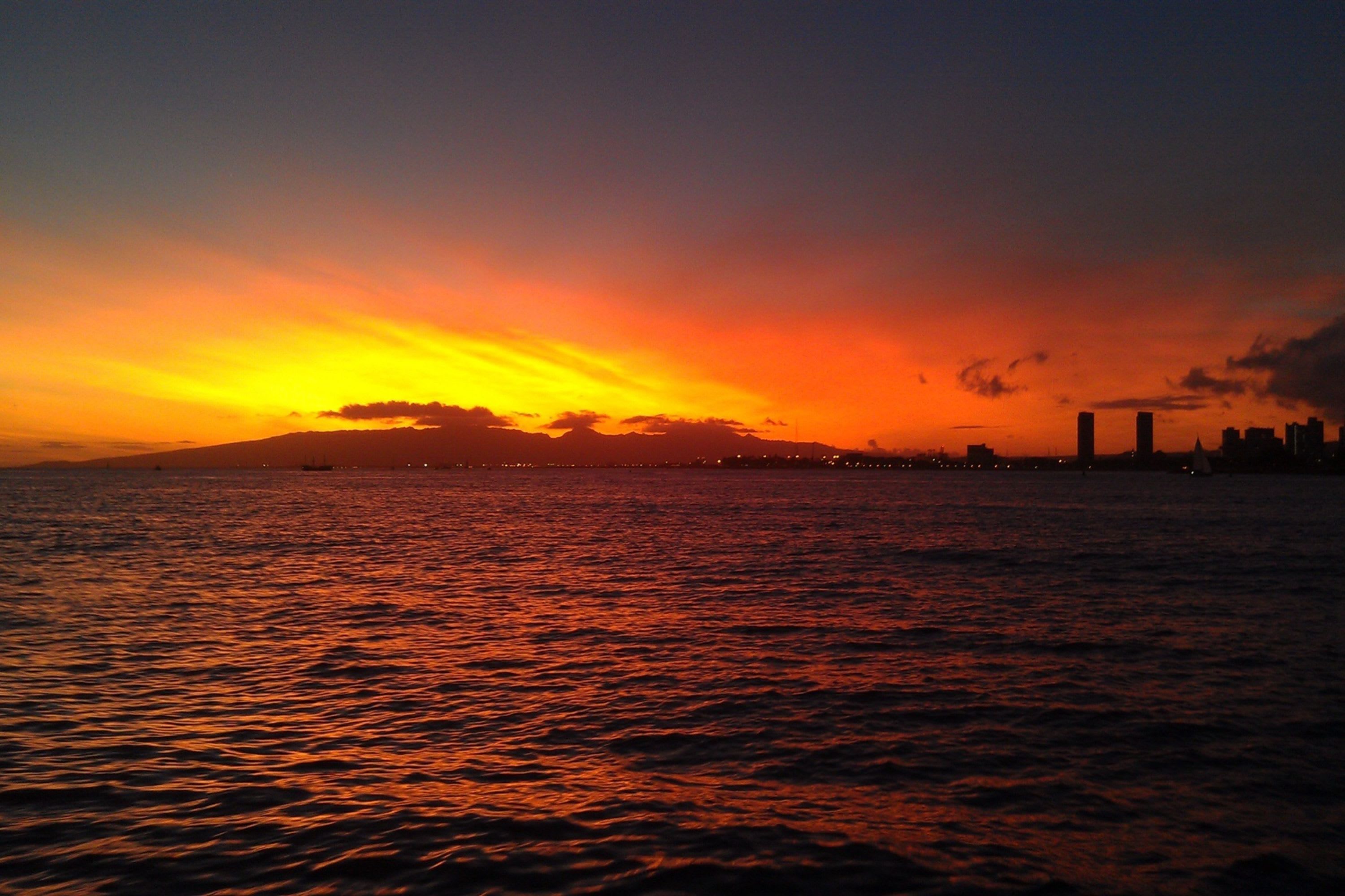 Catamaran Sunset Cocktail Sail Experience in Waikiki
