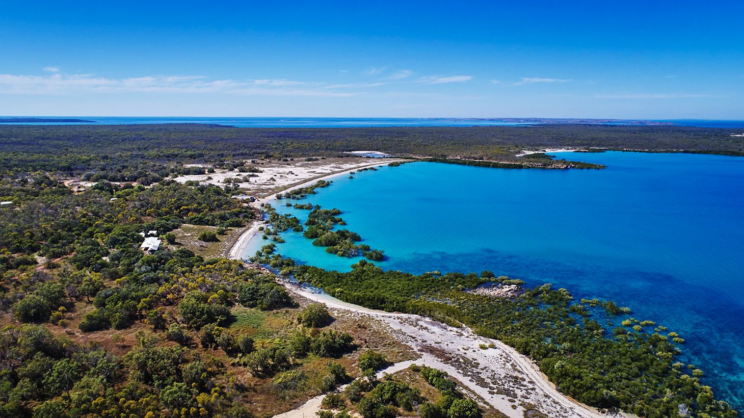 Full-Day Dampier Peninsula & Aboriginal Communities Guided Coach Tour with Visit to Pearl Farm & Lunch