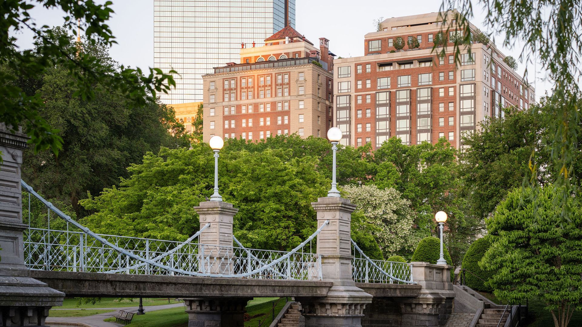 Idyllic Boston Back Bay Escape with Daily US$75 Dining Credit & Onsite Rooftop Restaurant
