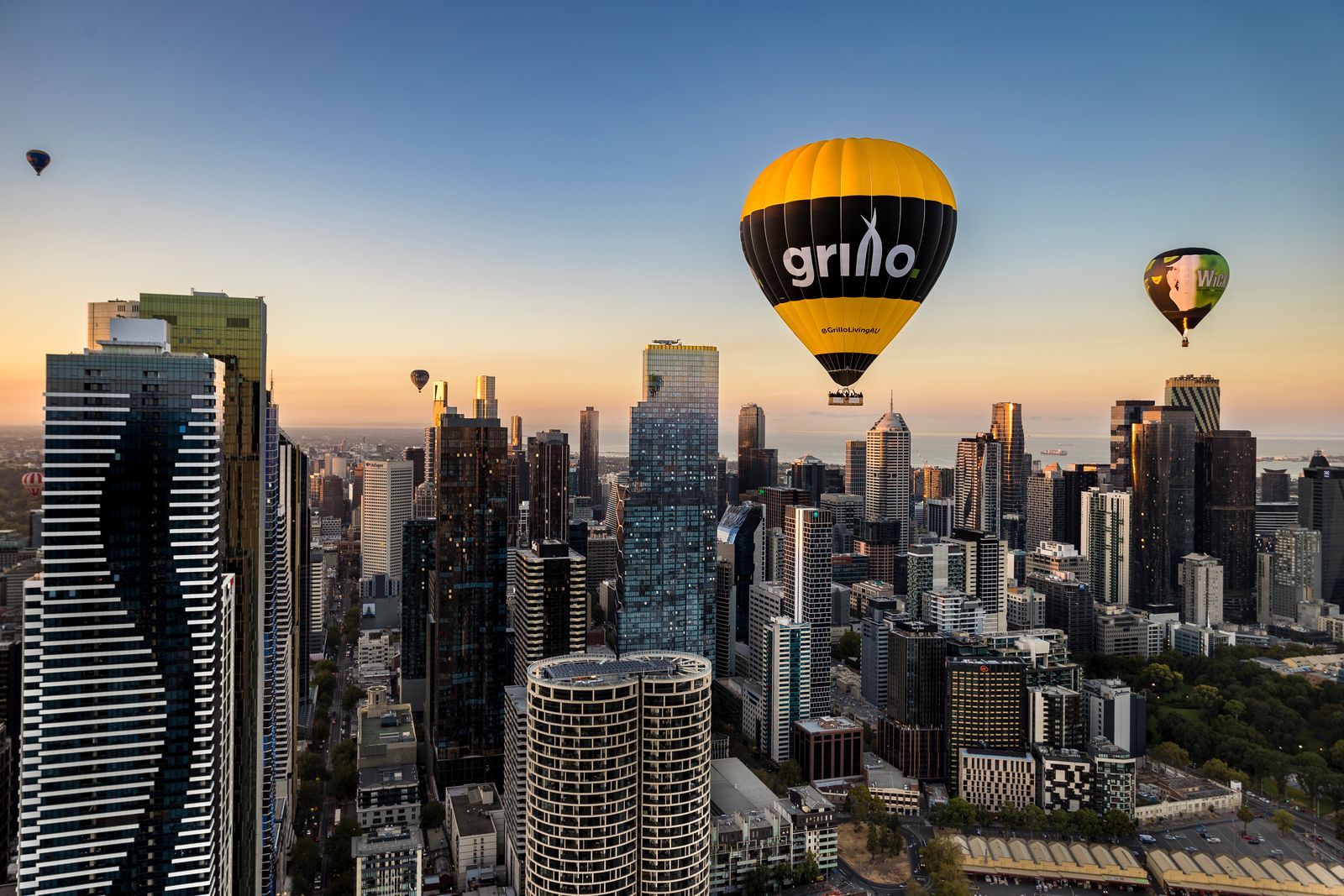 Sunrise Bucket List Hot Air Balloon Flight over CBD with Complimentary In-Flight Photos 2