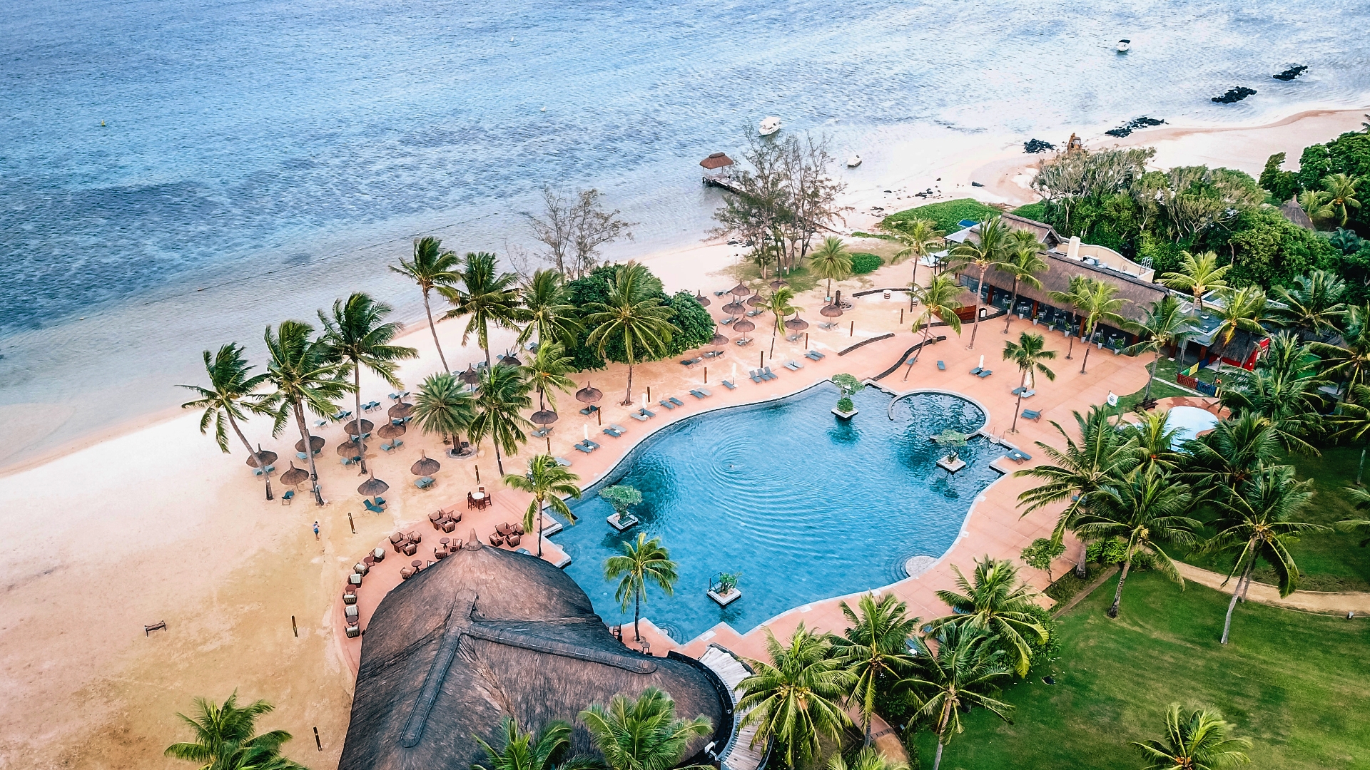 https://images.luxuryescapes.com/fl_progressive%2Cq_auto%3Abest%2Cdpr_2.0/rwlyooy26kjodlidgioe?utm_source=chatgpt.com