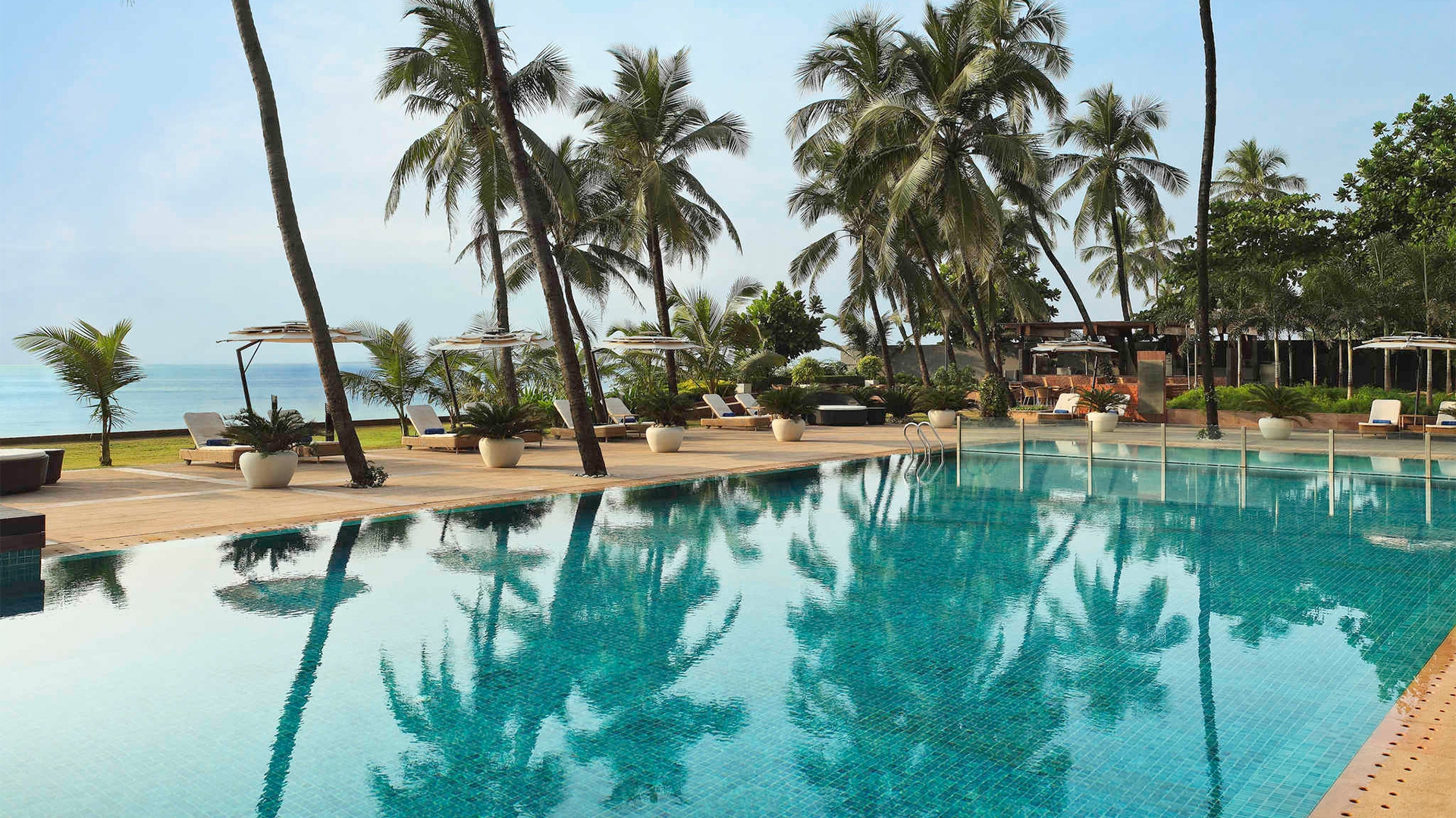 Pool at Novotel Mumbai Juhu Beach