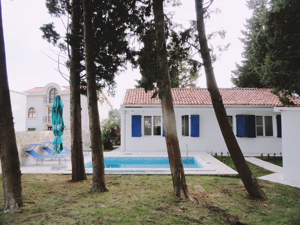 Petrovac Holiday House with pool, Petrovac - Cudo AU