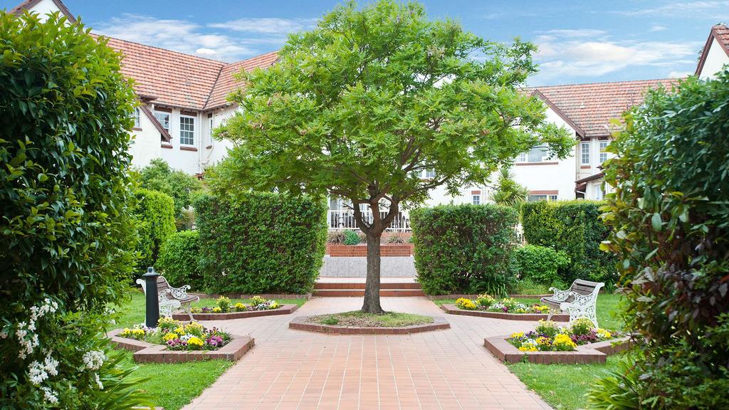 Garden courtyard at Mercure Canberra