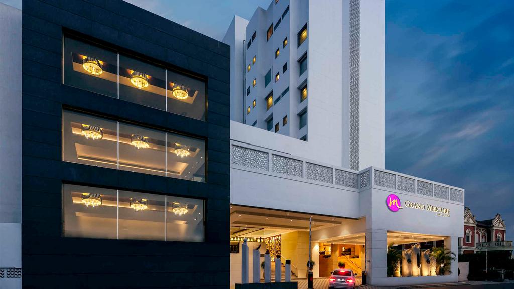 Grand Mercure Vadodara Surya Palace exterior