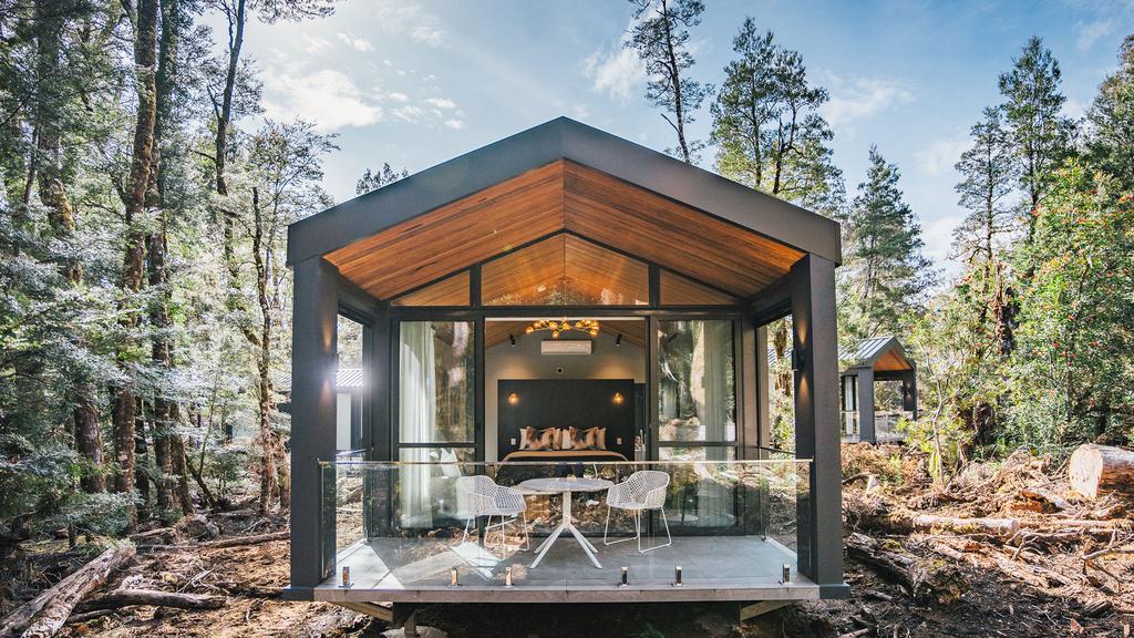Luxury alpine cabin retreat set in lush Tasmanian wilderness at Discovery Resorts – Cradle Mountain. 