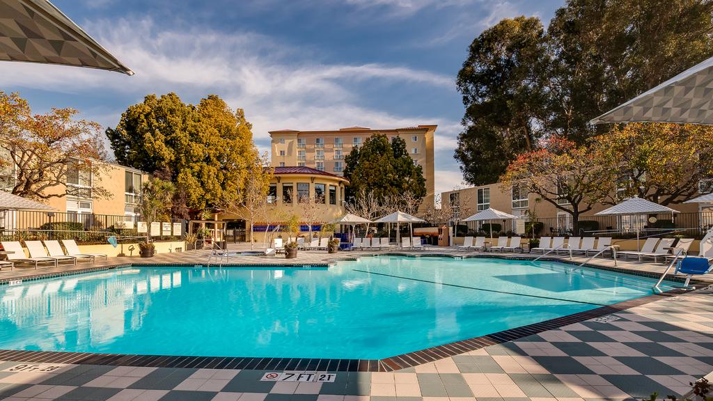 Resort-style pool at Crowne Plaza Palo Alto in Silicon Valley.