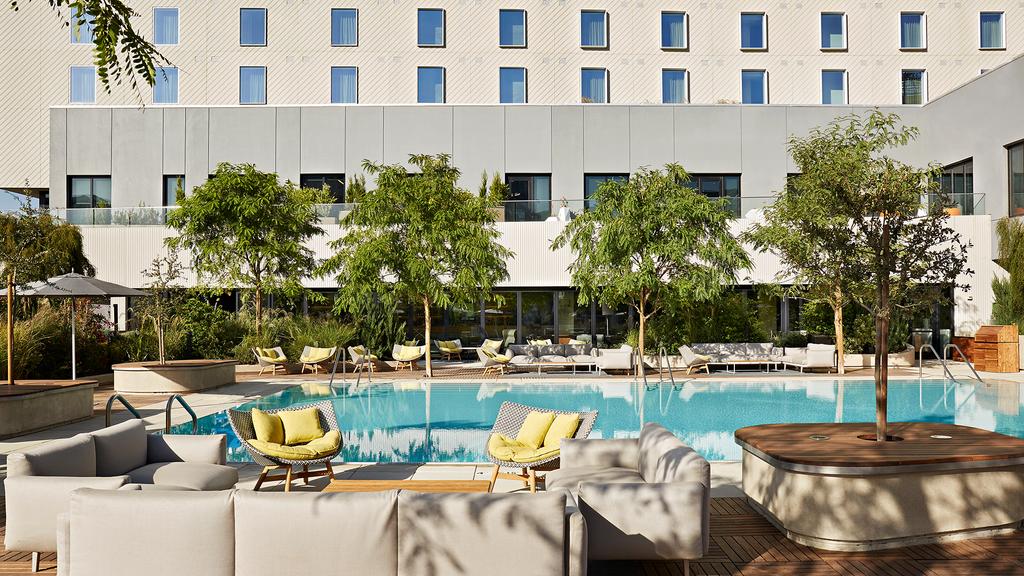 Rooftop pool deck at Kimpton Sawyer Hotel in downtown Sacramento.