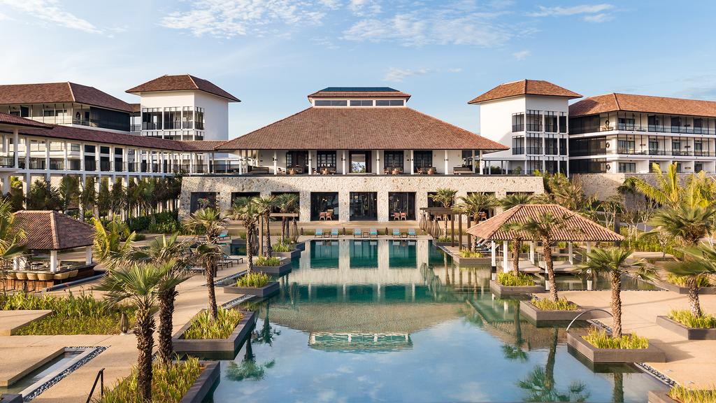 Luxurious resort with beachfront infinity pool at Anantara Desaru Coast.