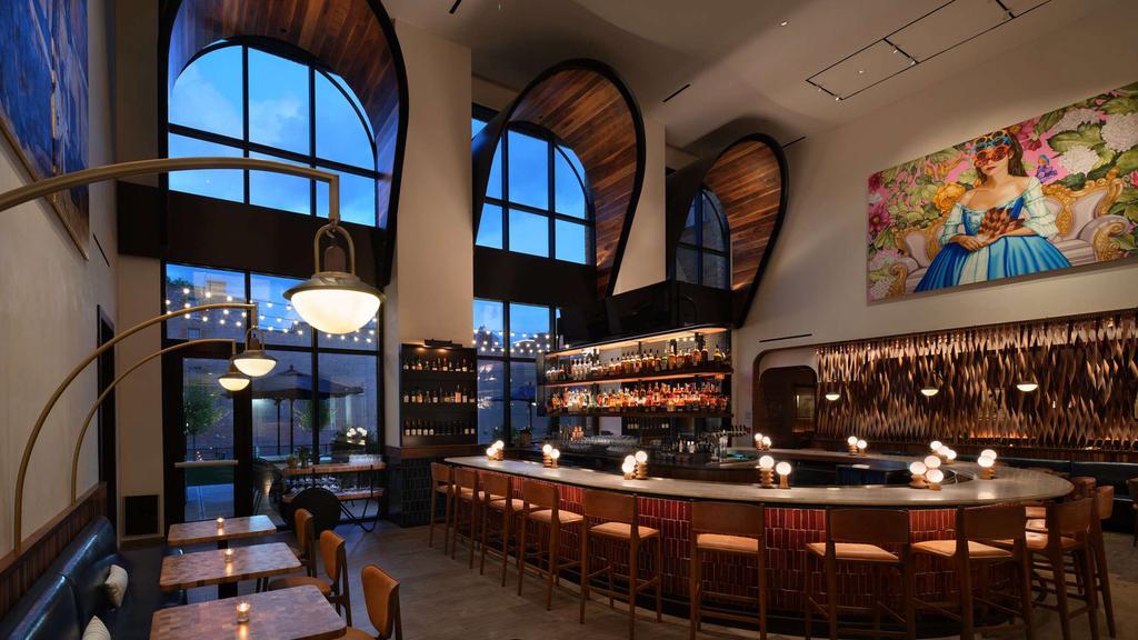 Museum Hotel St Louis, bar, United States.