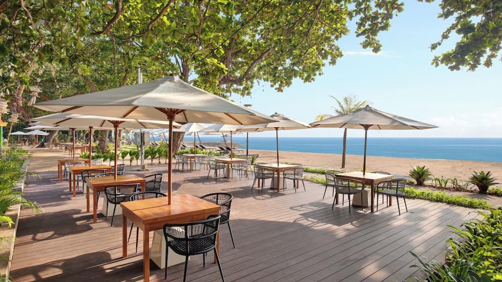 Beachfront at éL Hotel & Resort Bali