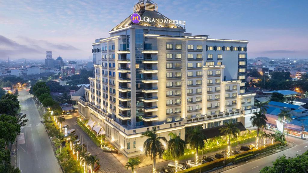 Luxurious hotel in Medan city center with upscale amenities.
