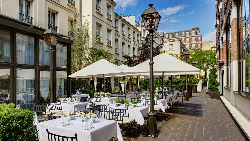 Outdoor dining area at Les Jardins du Marais in Paris with elegant decor.