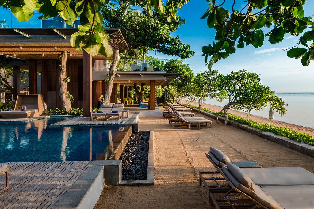 Infinity pool at Maya Sanur