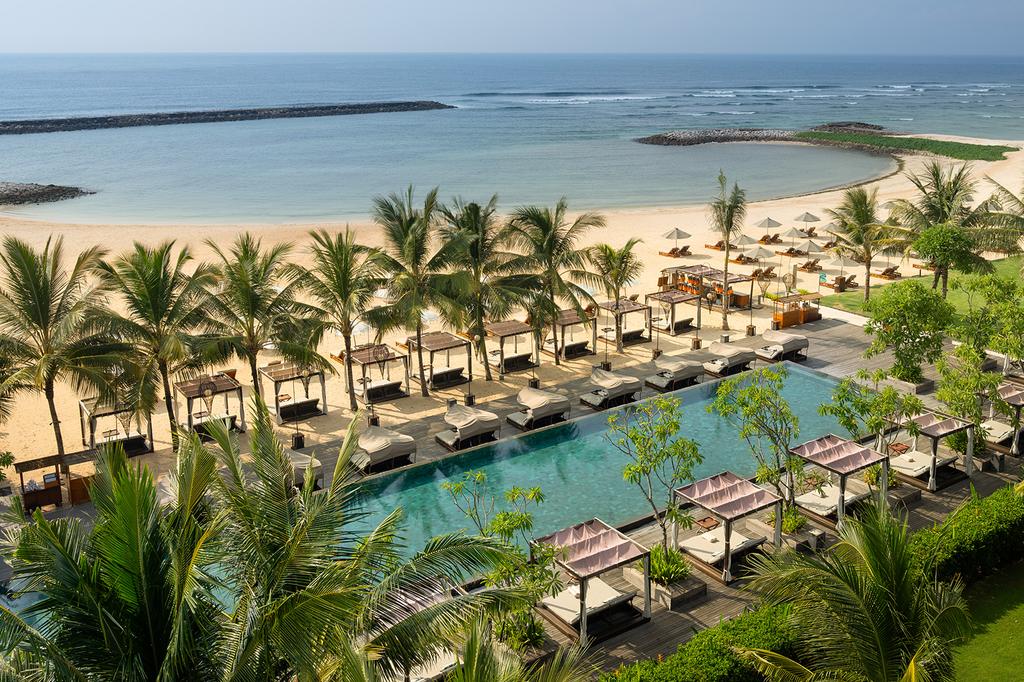 Luxurious Bali beachfront suites with pool and ocean views at The Apurva Kempinski Bali in Nusa Dua. 