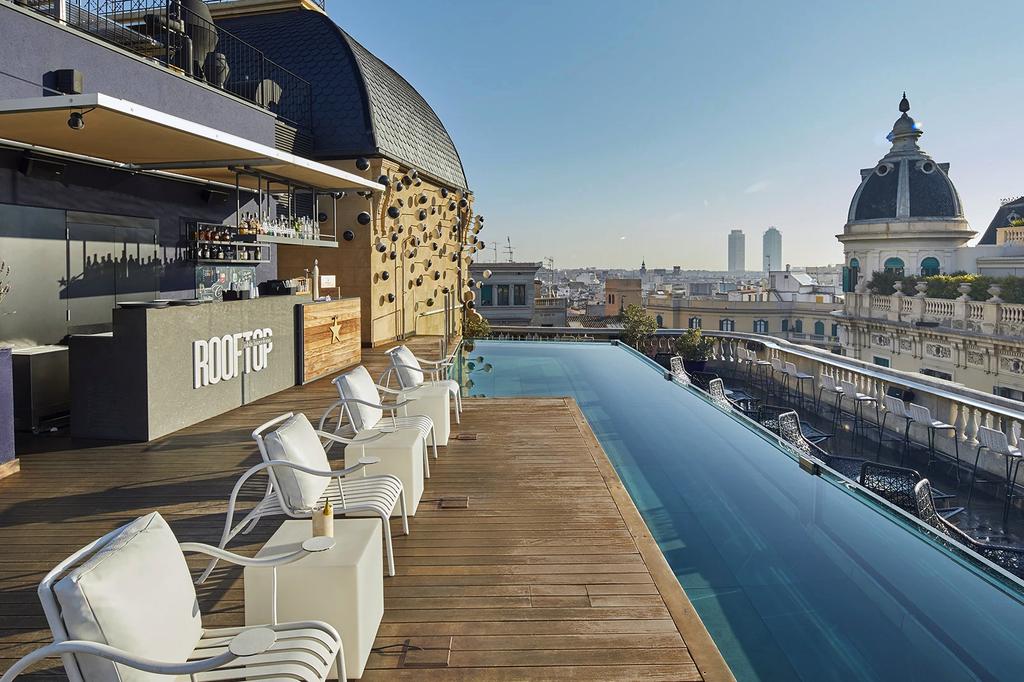 Rooftop infinity pool at luxurious Hotel Ohla Barcelona with city views.