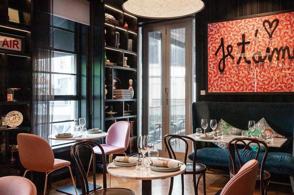 Stylish dining area in a neo-Georgian hotel in Brisbane CBD.