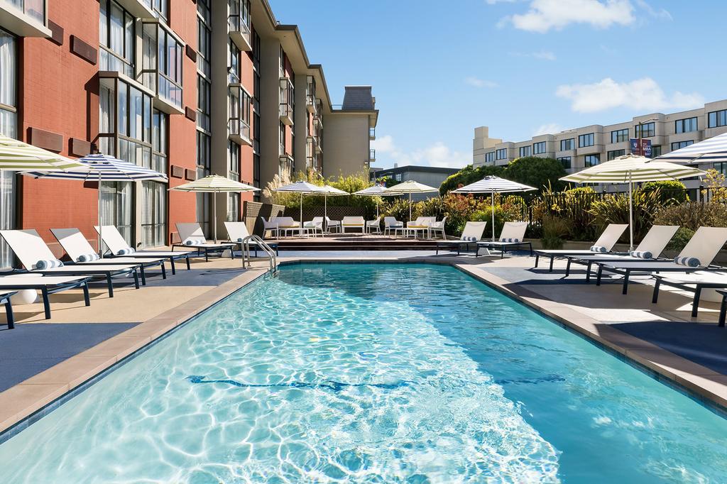 Heated outdoor pool at a family-friendly hotel in Fisherman's Wharf.