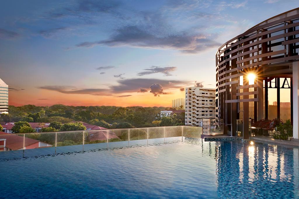 Infinity Pool at Momentus Hotel Alexandra