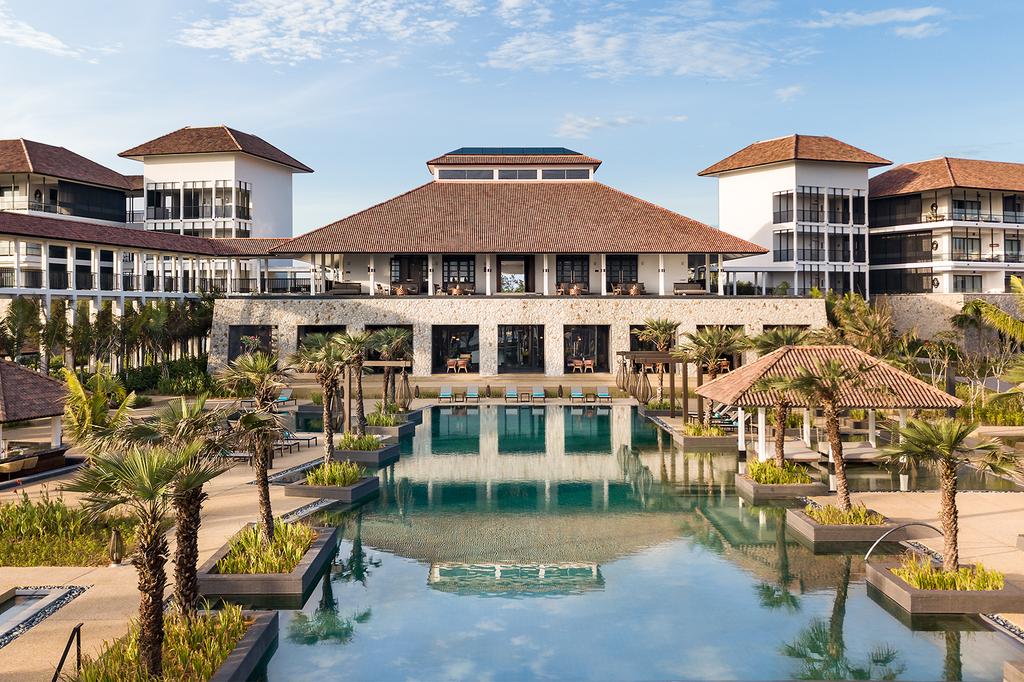 Luxurious resort with beachfront infinity pool at Anantara Desaru Coast.