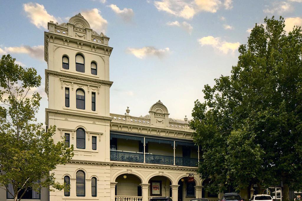 Historic Boutique Yarra Valley Heritage Hotel with Victorian architecture. 