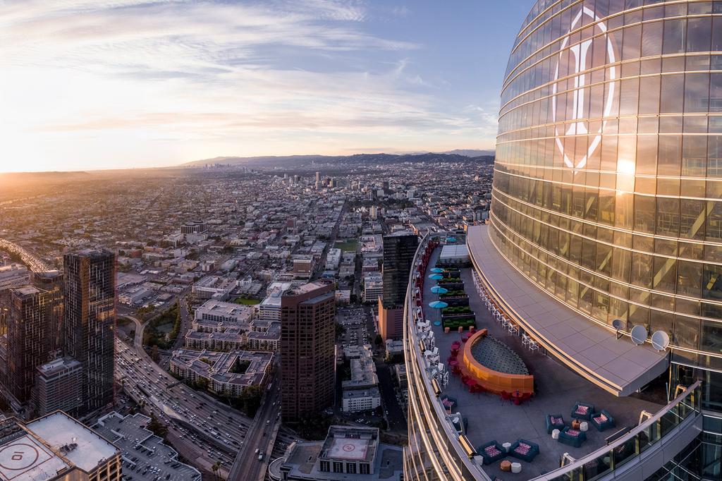 Sunset aerial view of Los Angeles from the Wilshire Grand rooftop.