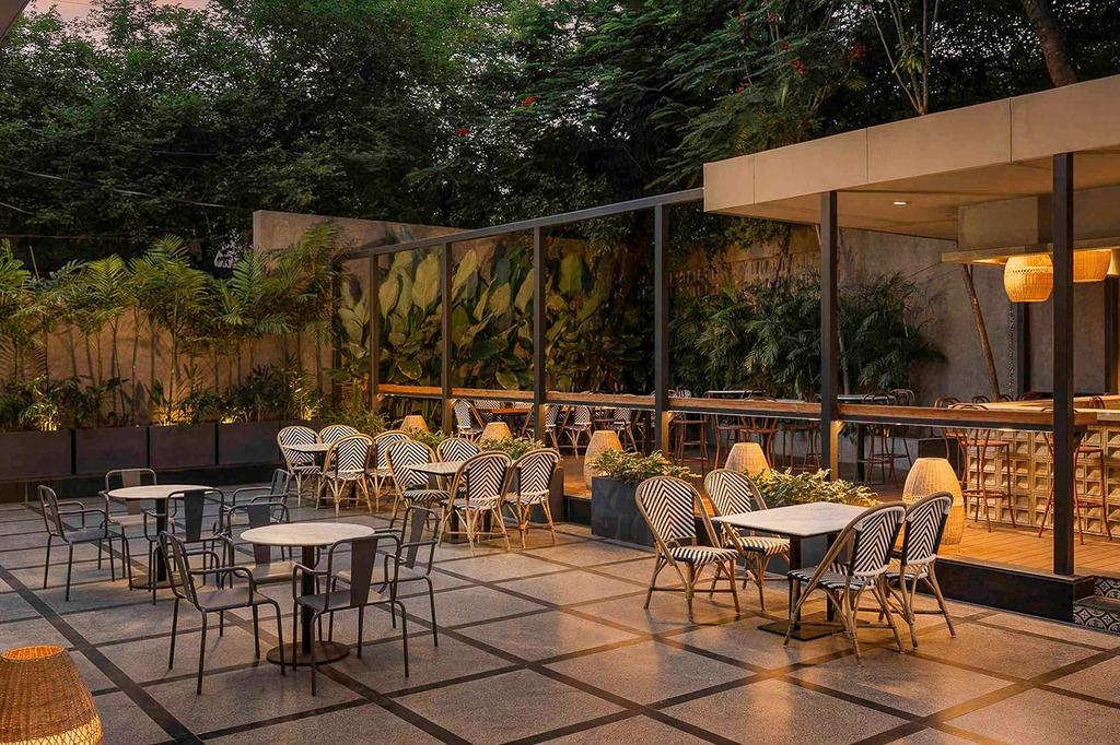 Grand Mercure Bangalore outdoor dining